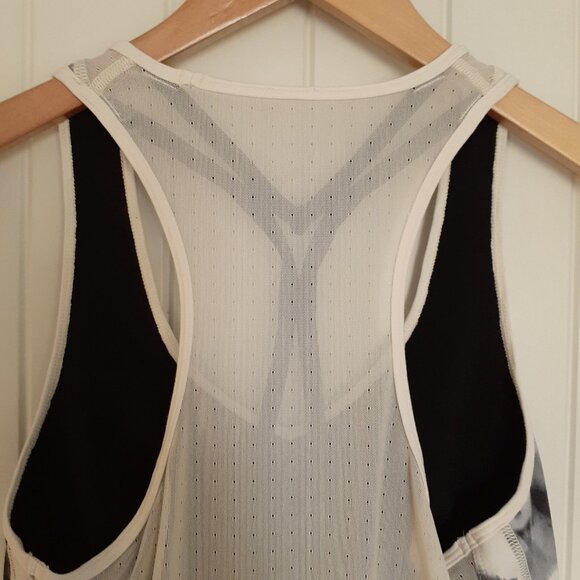 Lululemon Dance To Yoga Tank in Pretty Plume Angel Wing Black / Black Size 8 - Picture 7 of 13